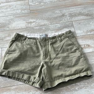 Old Navy khaki green shorts size 8